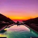 Sun House * Pisses