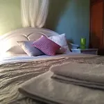 Sun House Pisses