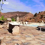 فيلة Sun House *