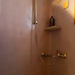 Sun House فيلة Pisses