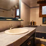 Sun House فيلة *